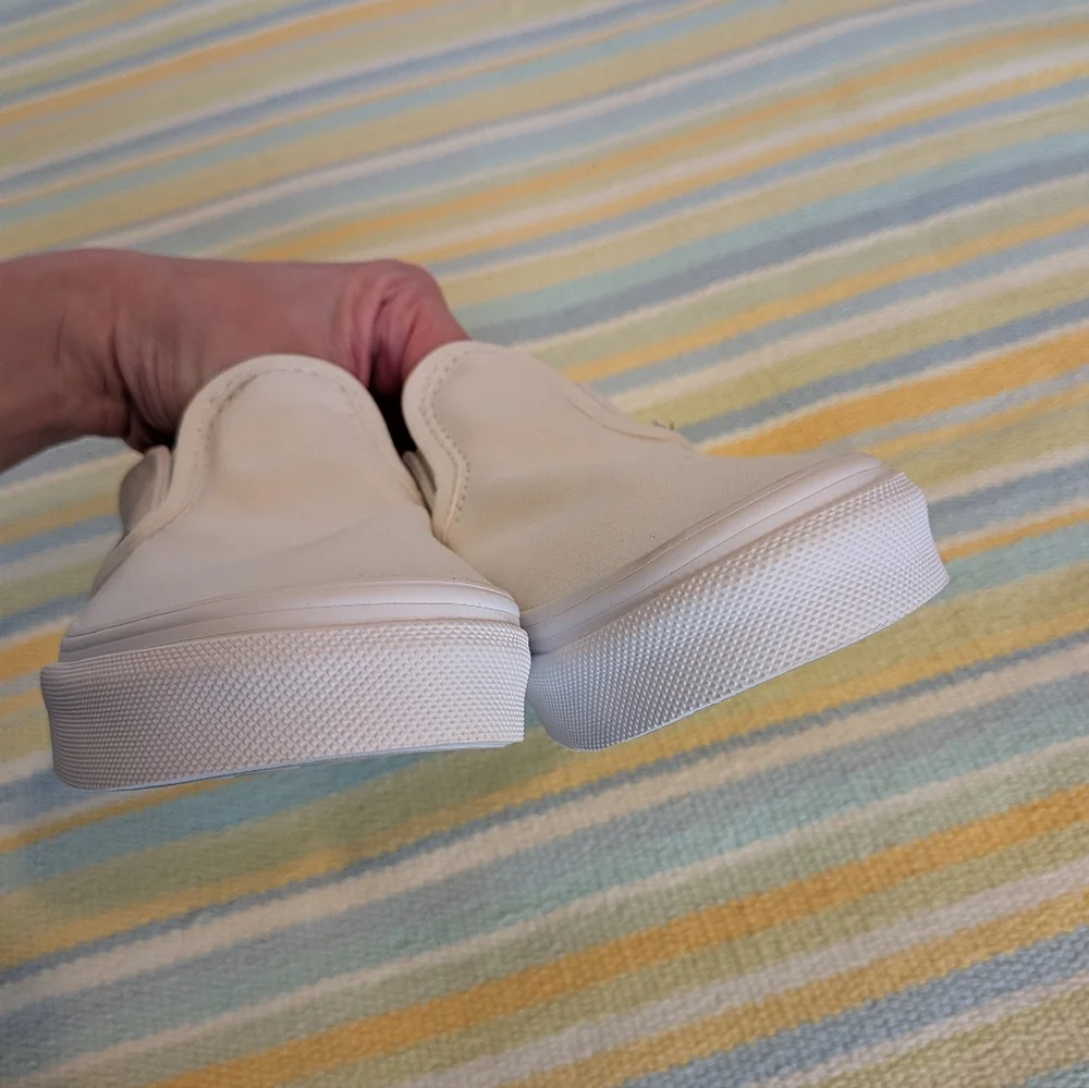 ⭐ Kids White Slip-on Vans Size 1.5